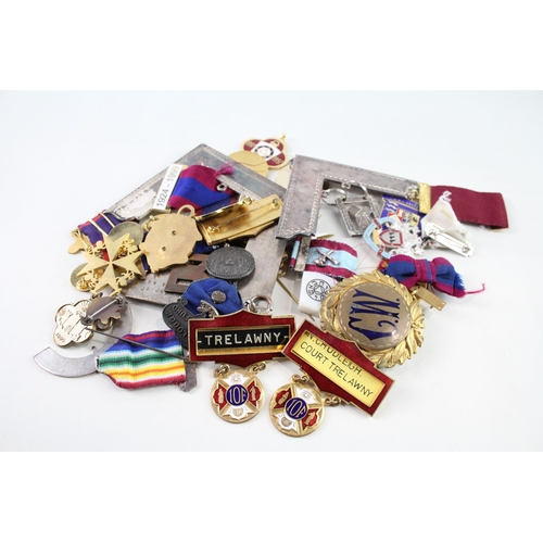 2312 - A large collection of jewels and medals to include Masonic, Odd Fellows etc.