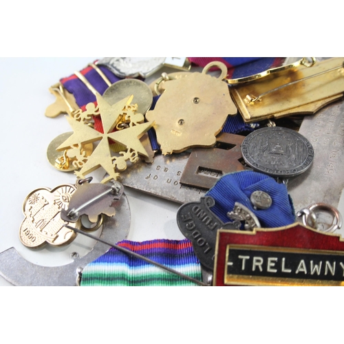 2312 - A large collection of jewels and medals to include Masonic, Odd Fellows etc.