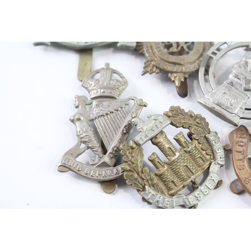 2317 - Ten military cap badges