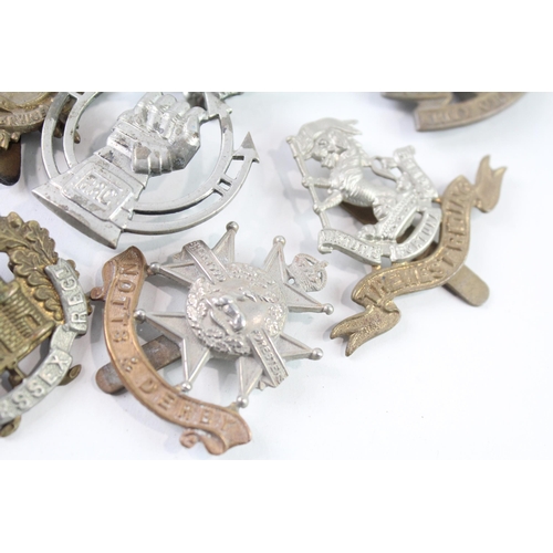 2317 - Ten military cap badges