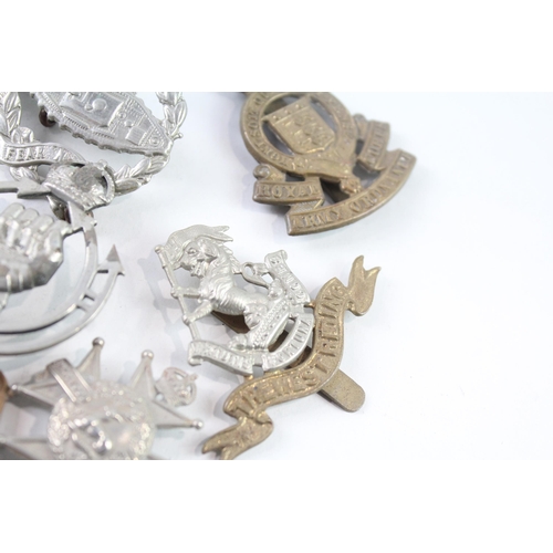 2317 - Ten military cap badges