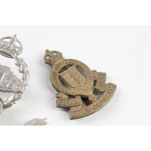 2317 - Ten military cap badges