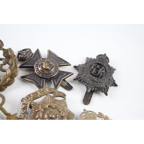 2318 - Ten military cap badges