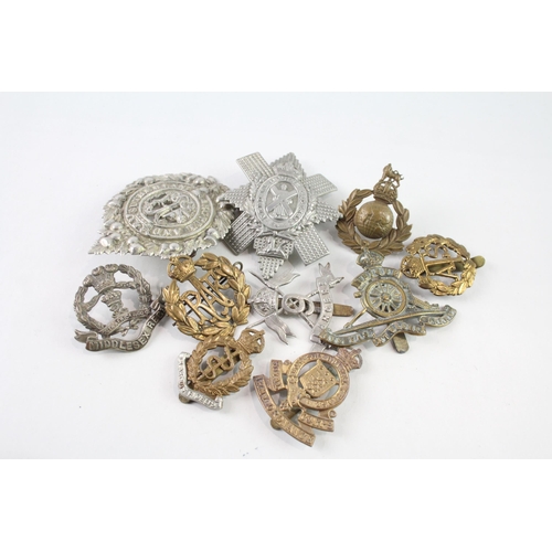 2320 - Ten military cap badges