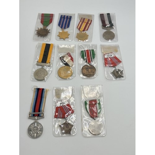 2335 - Eleven Middle Eastern military medals to include Syrian 10 Years Service, Iraq 1963 Ramadhan Revolut... 