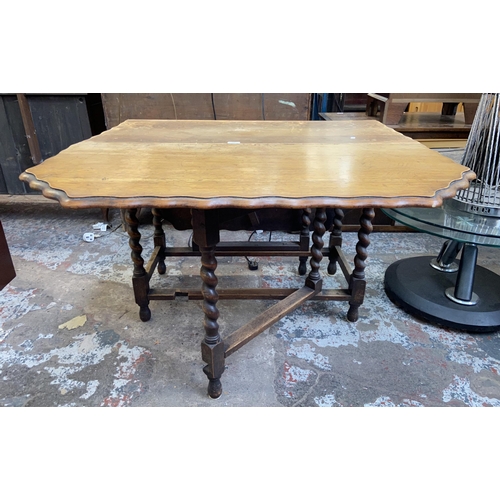 113 - An early 20th century oak pie crust edge drop leaf gate leg barley twist dining table - approx. 72cm... 