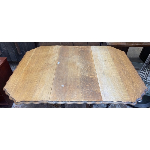 113 - An early 20th century oak pie crust edge drop leaf gate leg barley twist dining table - approx. 72cm... 