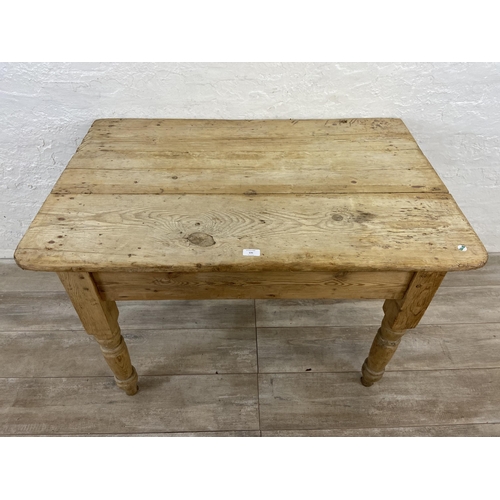 131 - A Victorian pine farmhouse kitchen table - approx. 70.5cm high x 70cm wide x 105cm long