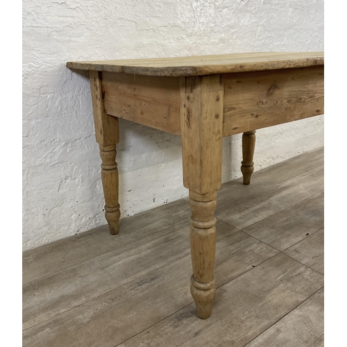 131 - A Victorian pine farmhouse kitchen table - approx. 70.5cm high x 70cm wide x 105cm long