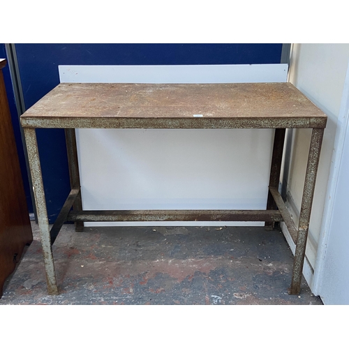 69 - A mid 20th century steel industrial workshop bench - approx. 92cm high x 123cm wide x 61cm deep