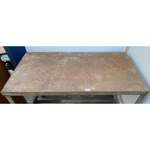 69 - A mid 20th century steel industrial workshop bench - approx. 92cm high x 123cm wide x 61cm deep