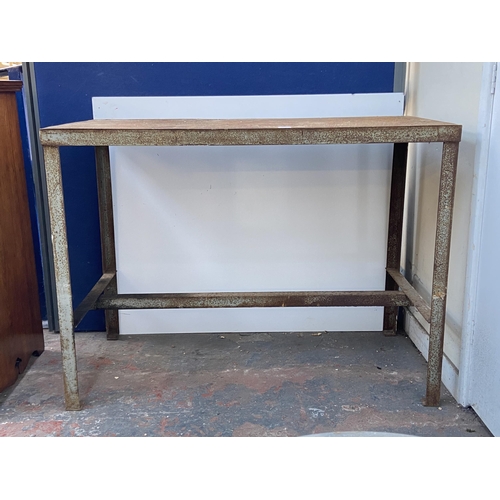 69 - A mid 20th century steel industrial workshop bench - approx. 92cm high x 123cm wide x 61cm deep