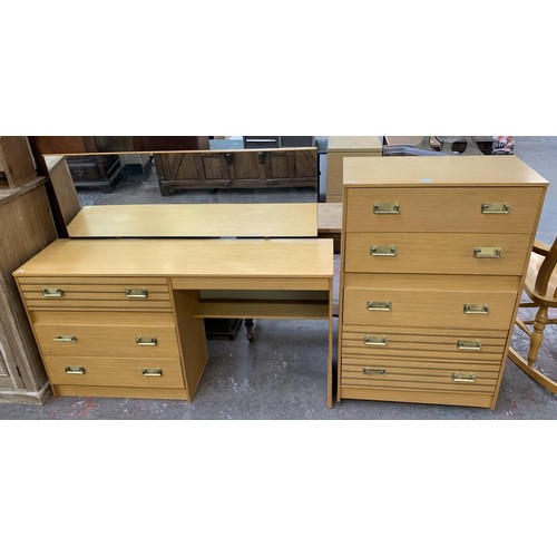 152 - A mid 20th century oak two piece bedroom suite comprising chest of drawers - approx. 107cm high x 69... 