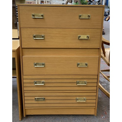 152 - A mid 20th century oak two piece bedroom suite comprising chest of drawers - approx. 107cm high x 69... 