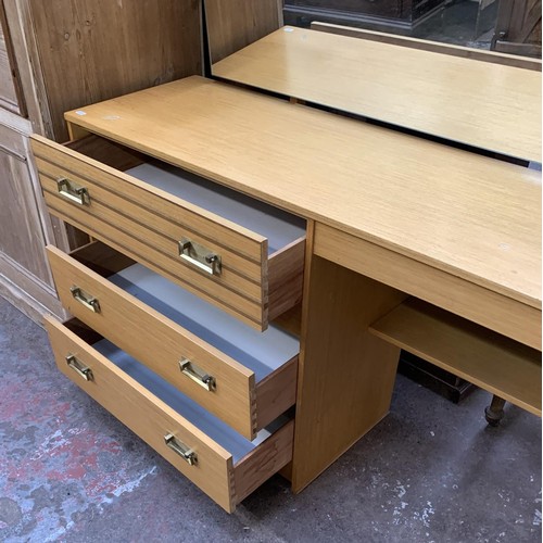 152 - A mid 20th century oak two piece bedroom suite comprising chest of drawers - approx. 107cm high x 69... 