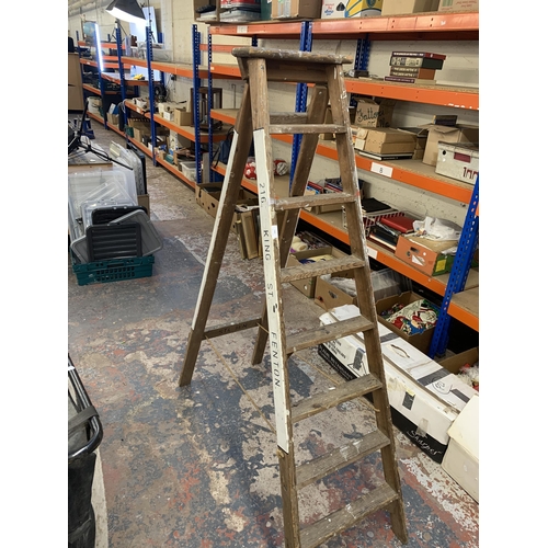 1061 - A vintage wooden step ladder