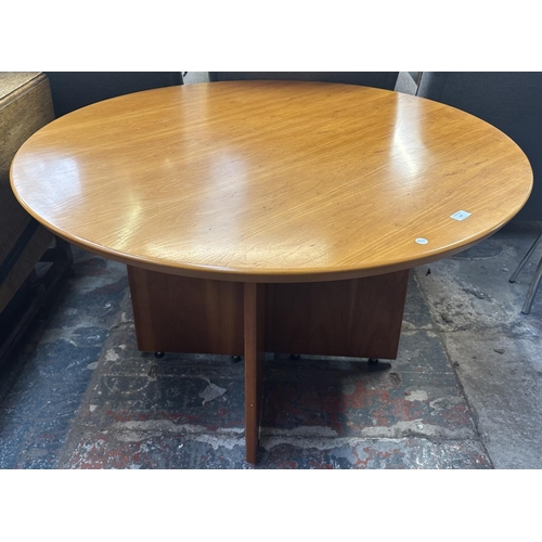 92 - A modern cherry wood veneered circular office meeting table - approx. 72cm high x 119cm diameter