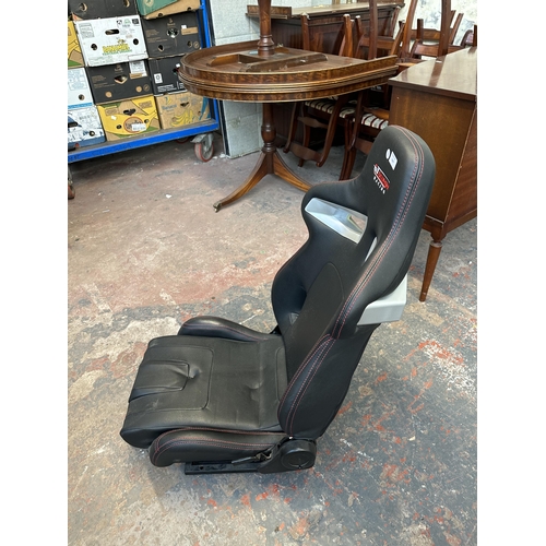 1007 - A GT Omega Racing gaming chair