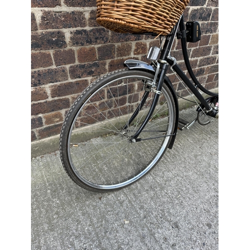 1014 - A vintage Pashley lady's town bike with Lepper sprung saddle and front mounted wicker basket