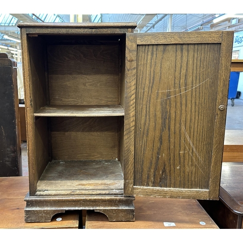 101 - A carved oak linenfold bedside cabinet - approx. 67cm high x 37cm wide x 65cm deep