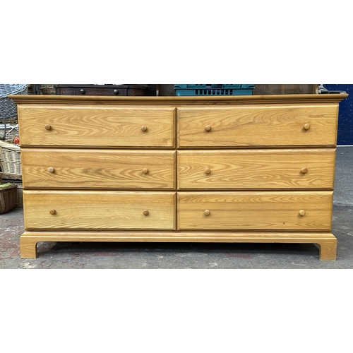 68D - A contemporary oak chest of drawers - approx. 81cm high x 158cm wide x 47cm deep