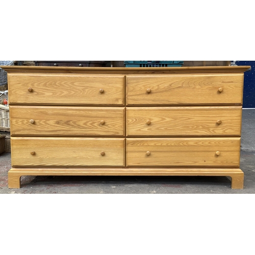 68D - A contemporary oak chest of drawers - approx. 81cm high x 158cm wide x 47cm deep