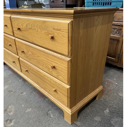 68D - A contemporary oak chest of drawers - approx. 81cm high x 158cm wide x 47cm deep