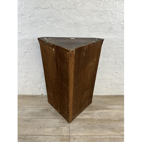 118 - A Georgian carved mahogany wall mountable corner cabinet - approx. 88cm high x 65cm wide x 38cm deep