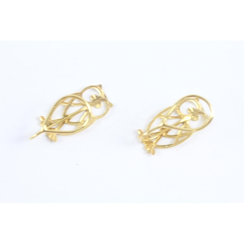 2006 - A pair of 9ct gold owl design hook earrings - approx. gross weight 0.5g