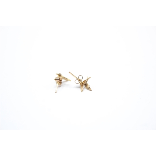 2013 - A pair of 9ct gold hummingbird stud earrings - approx. gross weight 0.4g