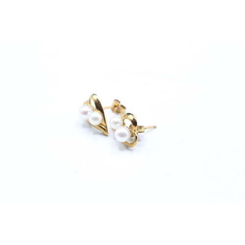 2014 - A pair of 9ct gold pearl set heart stud earrings - approx. gross weight 1.3g