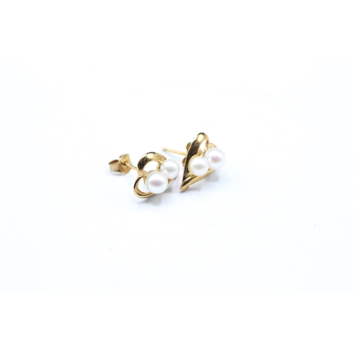 2014 - A pair of 9ct gold pearl set heart stud earrings - approx. gross weight 1.3g