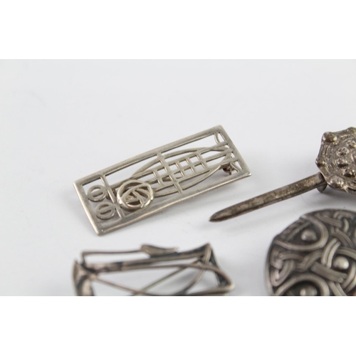 2035 - Five Scottish sterling silver brooches to include Carrick etc. - approx. gross weight 41g