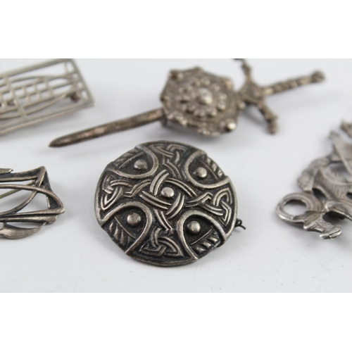 2035 - Five Scottish sterling silver brooches to include Carrick etc. - approx. gross weight 41g