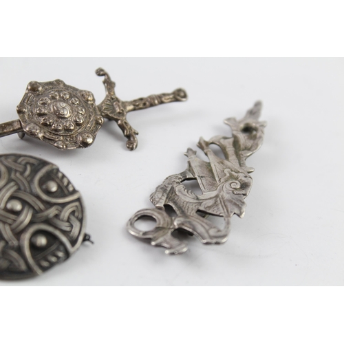 2035 - Five Scottish sterling silver brooches to include Carrick etc. - approx. gross weight 41g