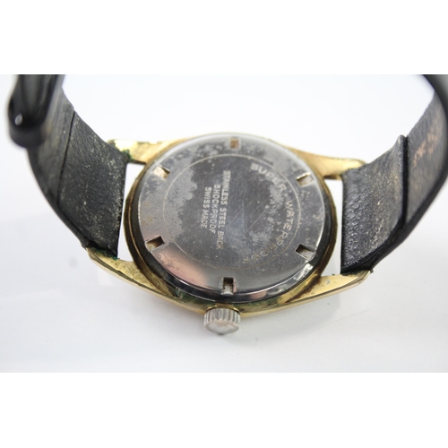 2109 - An Accurist gold tone hand wind men's wristwatch