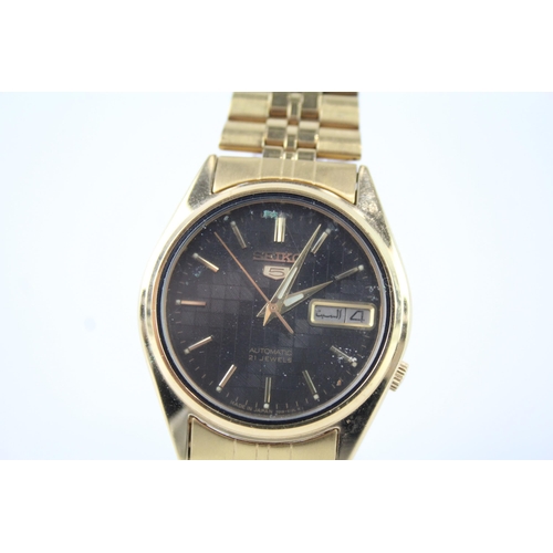 2110 - A Seiko 5 automatic gold tone men's wristwatch