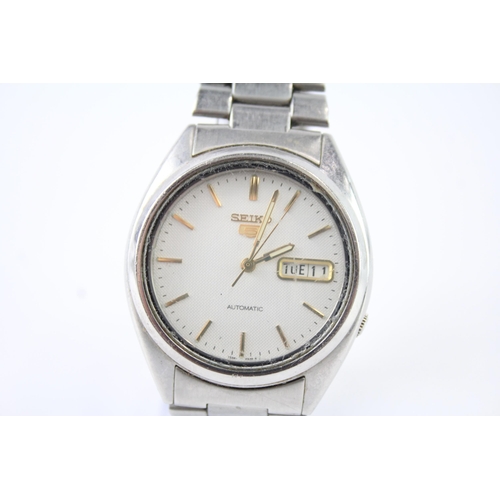 2118 - A Seiko 5 stainless steel automatic men's wristwatch