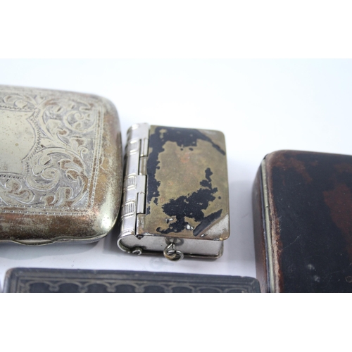 2213 - Five pieces tobacciana to include cigarette cases, vesta, snuff box etc.