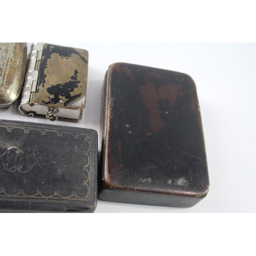 2213 - Five pieces tobacciana to include cigarette cases, vesta, snuff box etc.