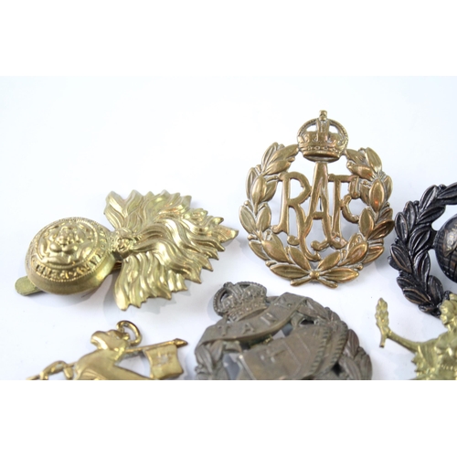 2230 - Ten military cap badges