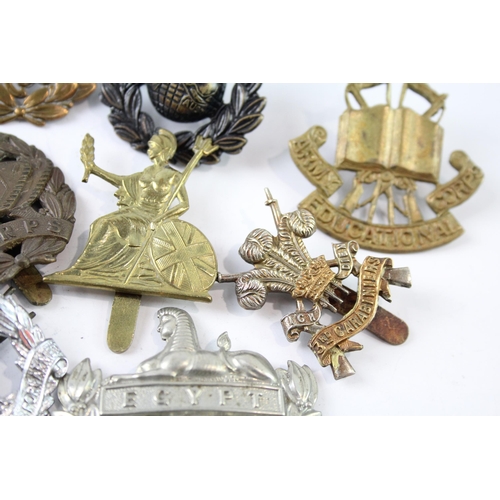 2230 - Ten military cap badges