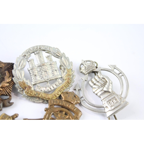 2239 - Ten military cap badges