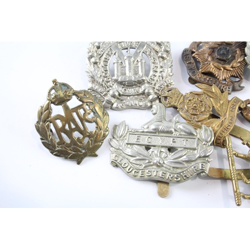 2239 - Ten military cap badges