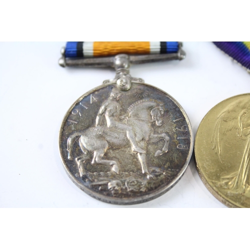 2244 - A WWI medal pair presented to 715136 Gnr. W. Straw R.A.