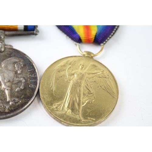 2244 - A WWI medal pair presented to 715136 Gnr. W. Straw R.A.