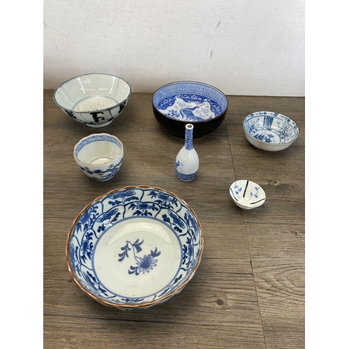 331 - A collection of Chinese blue and white ceramics