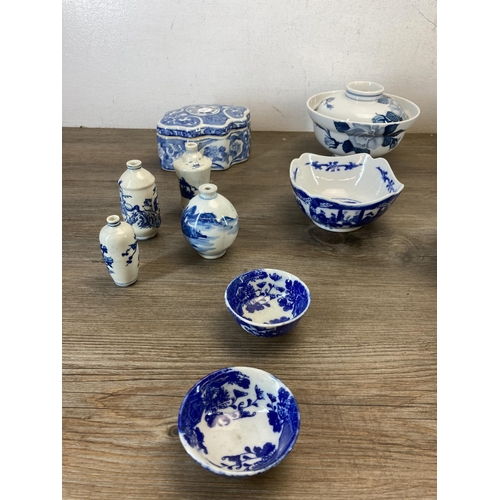 331 - A collection of Chinese blue and white ceramics