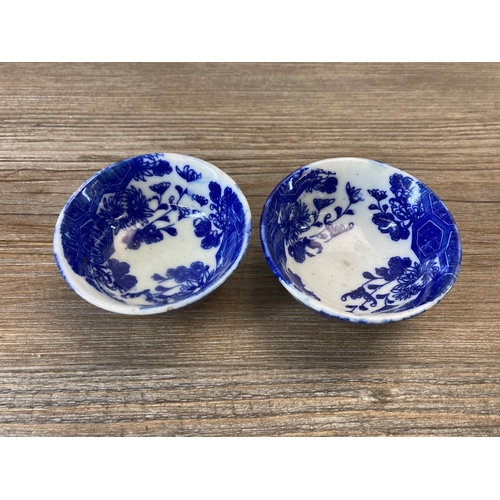 331 - A collection of Chinese blue and white ceramics