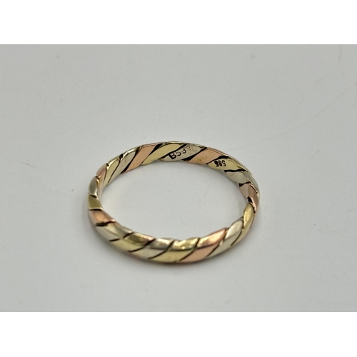 2070 - A 14ct tri-colour gold ring, size R - approx. gross weight 2.9g